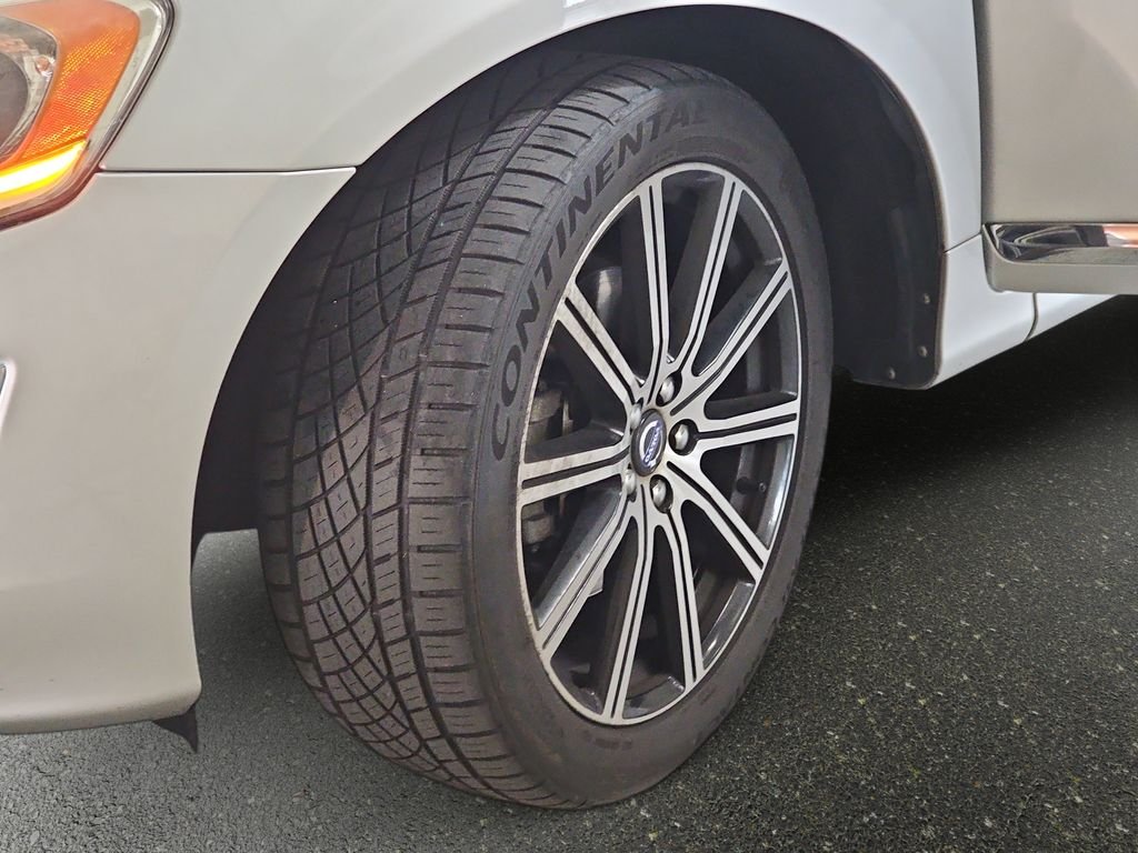 Used 2015 Silver Volvo T6 image 33