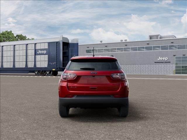 New 2026 Red Hot Pearl-Coat Exterior Paint Jeep Latitude image 7