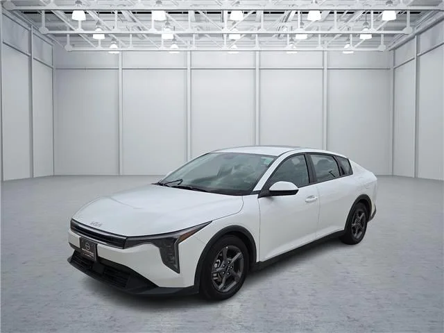 Used 2025 Snow White Pearl KIA LXS (IVT) image 1