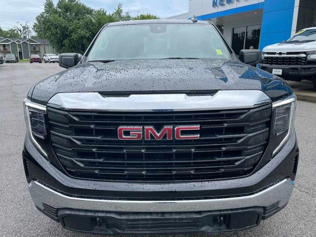 Certified Used 2024 Onyx Black GMC Pro image 2