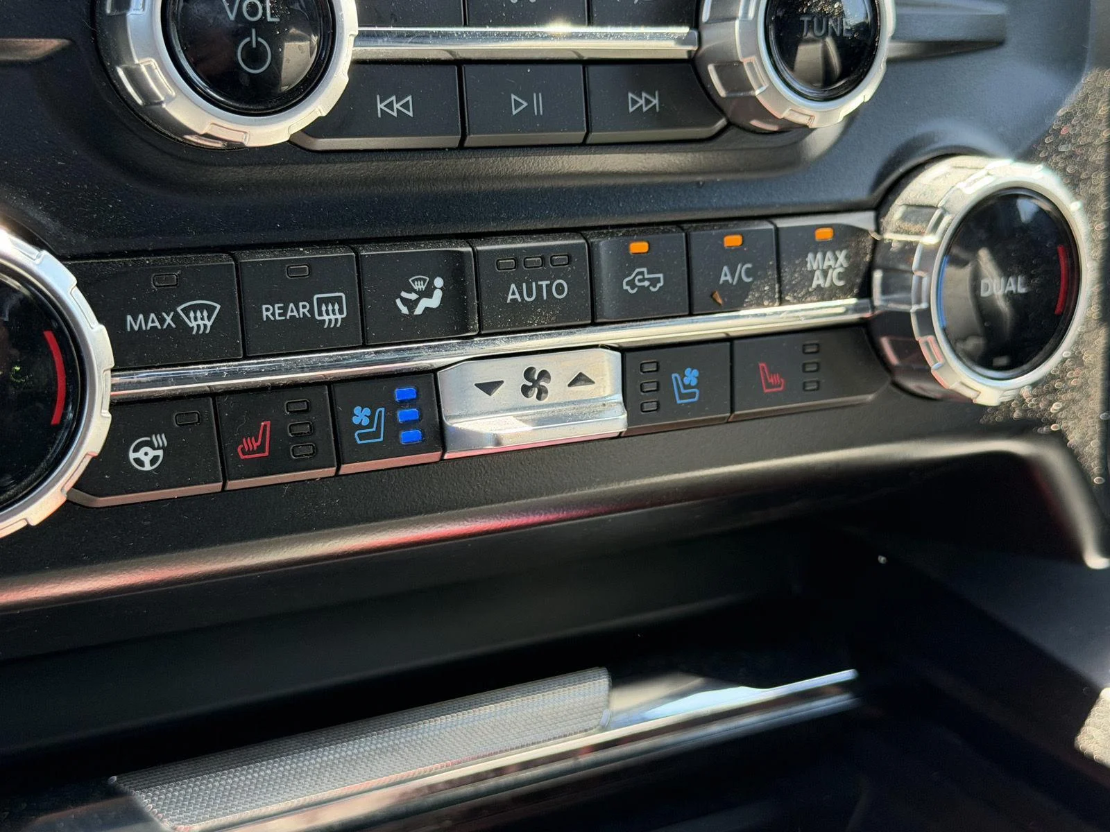 Used 2024 Agate Black Ford LARIAT image 9
