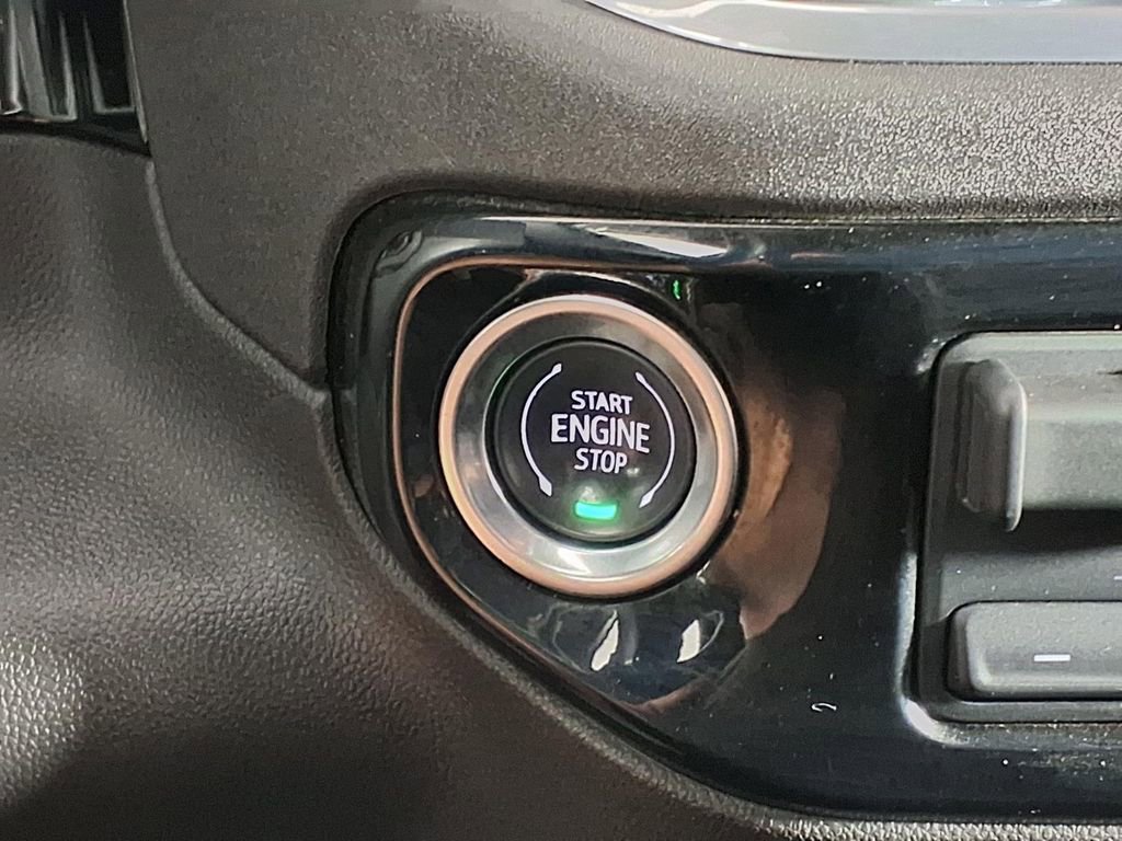 Used 2025 Cypress Gray Chevrolet LT image 18