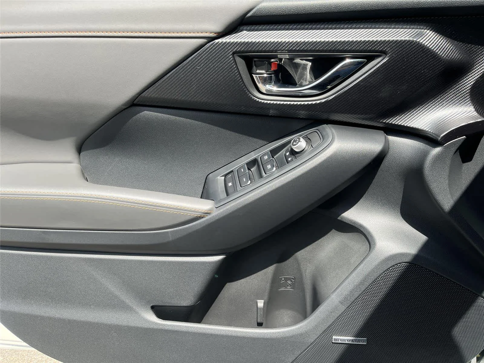 New 2026 CRYSTAL WHITE PEARL Subaru Limited Hybrid image 27