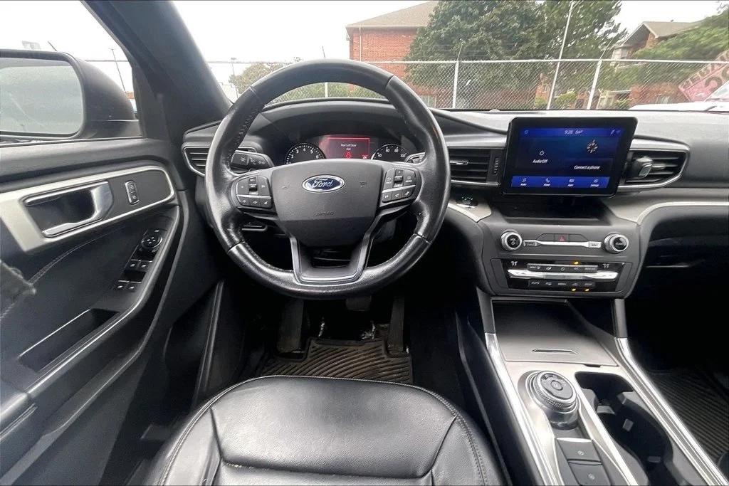 Certified Used 2020 Black Metallic Ford XLT image 4