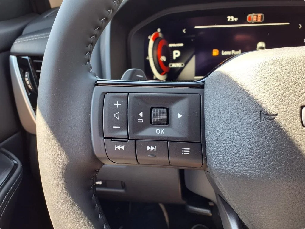 New 2026 Champagne Silver Metallic / Super Black Two-tone Nissan Platinum image 12
