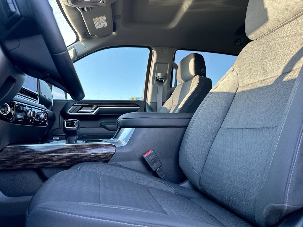 Used 2025 Silver GMC Elevation image 9
