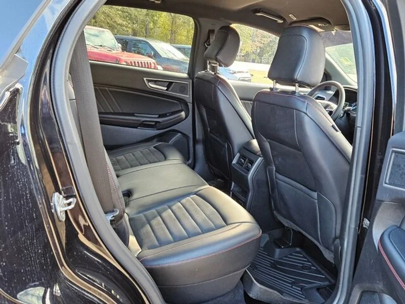 Used 2024 Agate Black Metallic Ford ST-Line image 14