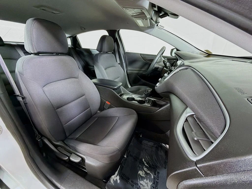 Used 2024 White Chevrolet LT image 24