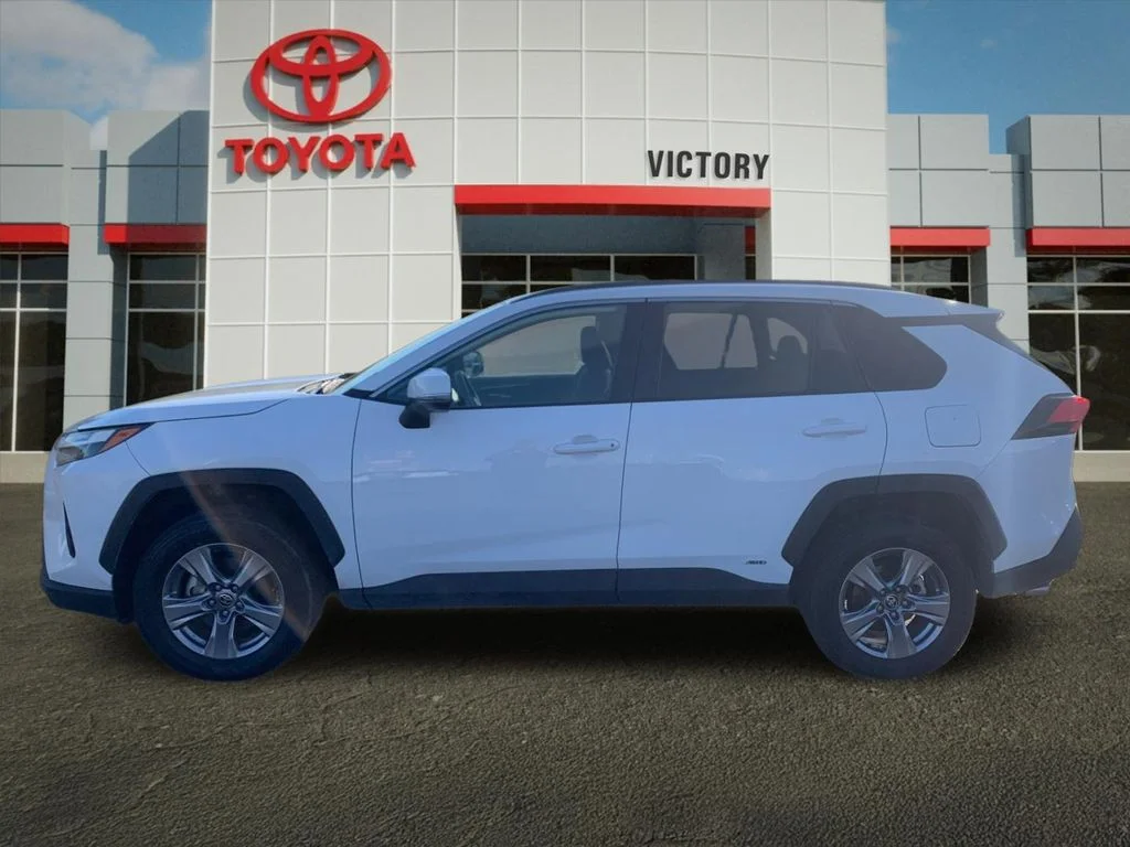 Used 2025 White Toyota XLE image 6