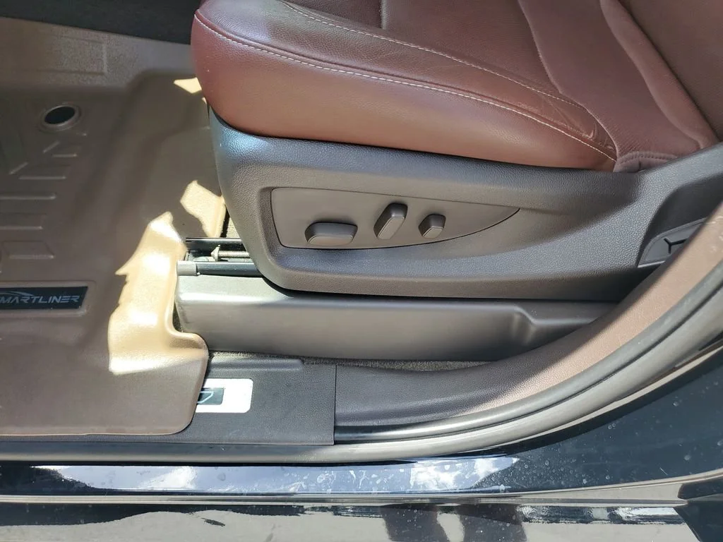 Used 2018 BLACK Chevrolet Premier image 16