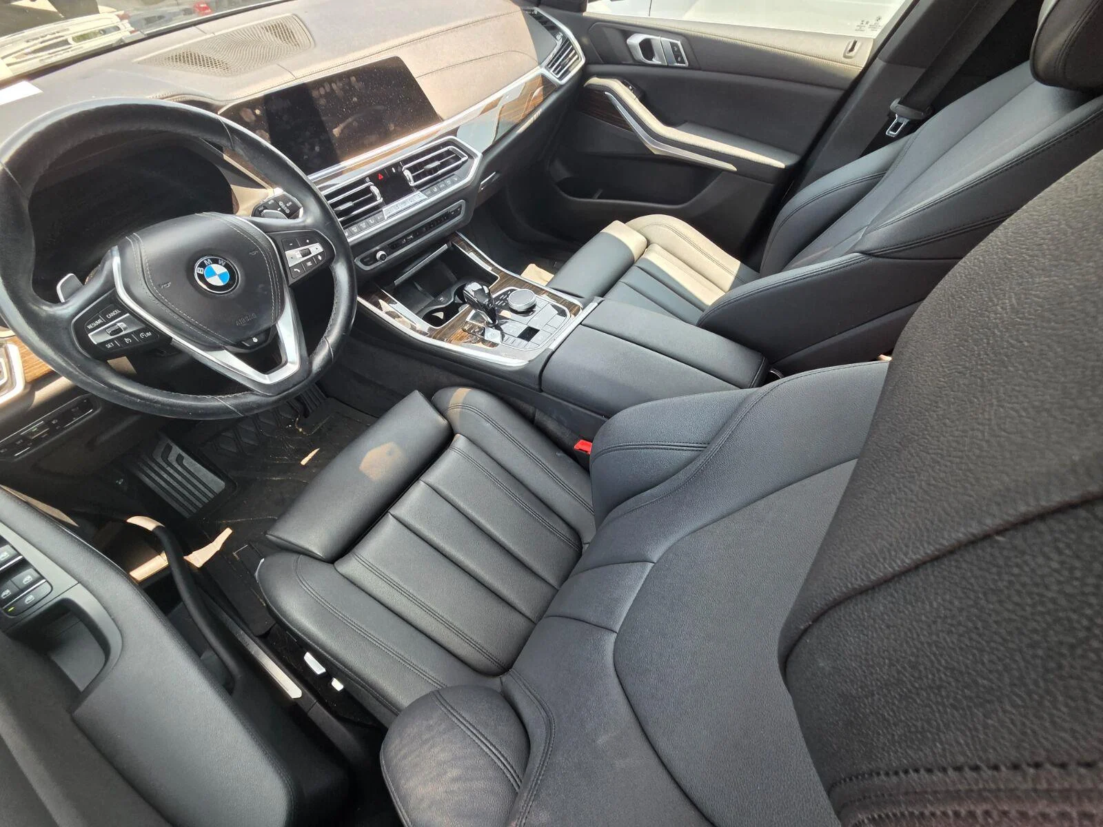 Used 2019 Grey BMW xDrive40i image 9