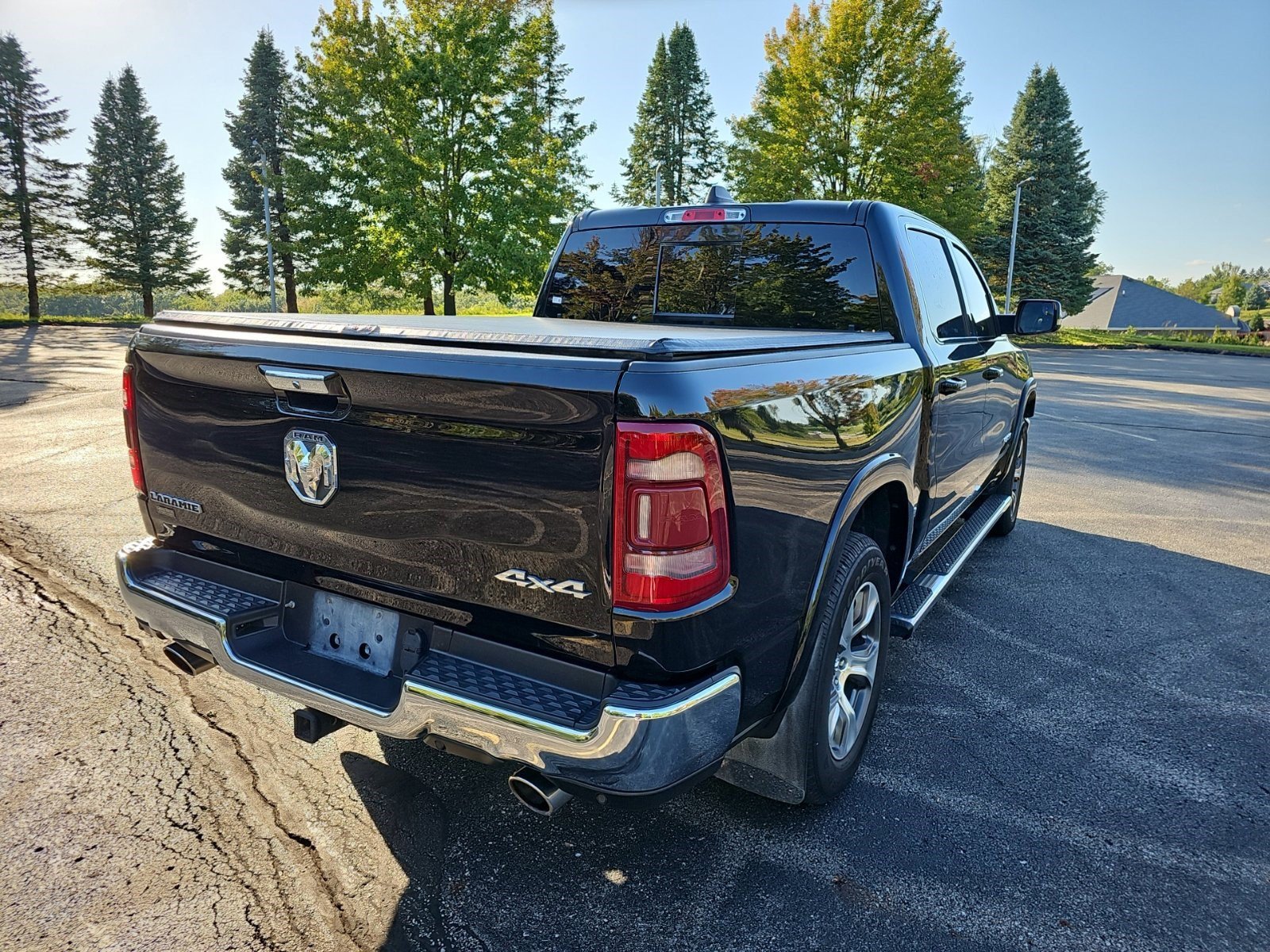 Used 2020 Diamond Black Crystal Pearlcoat Ram Laramie image 5