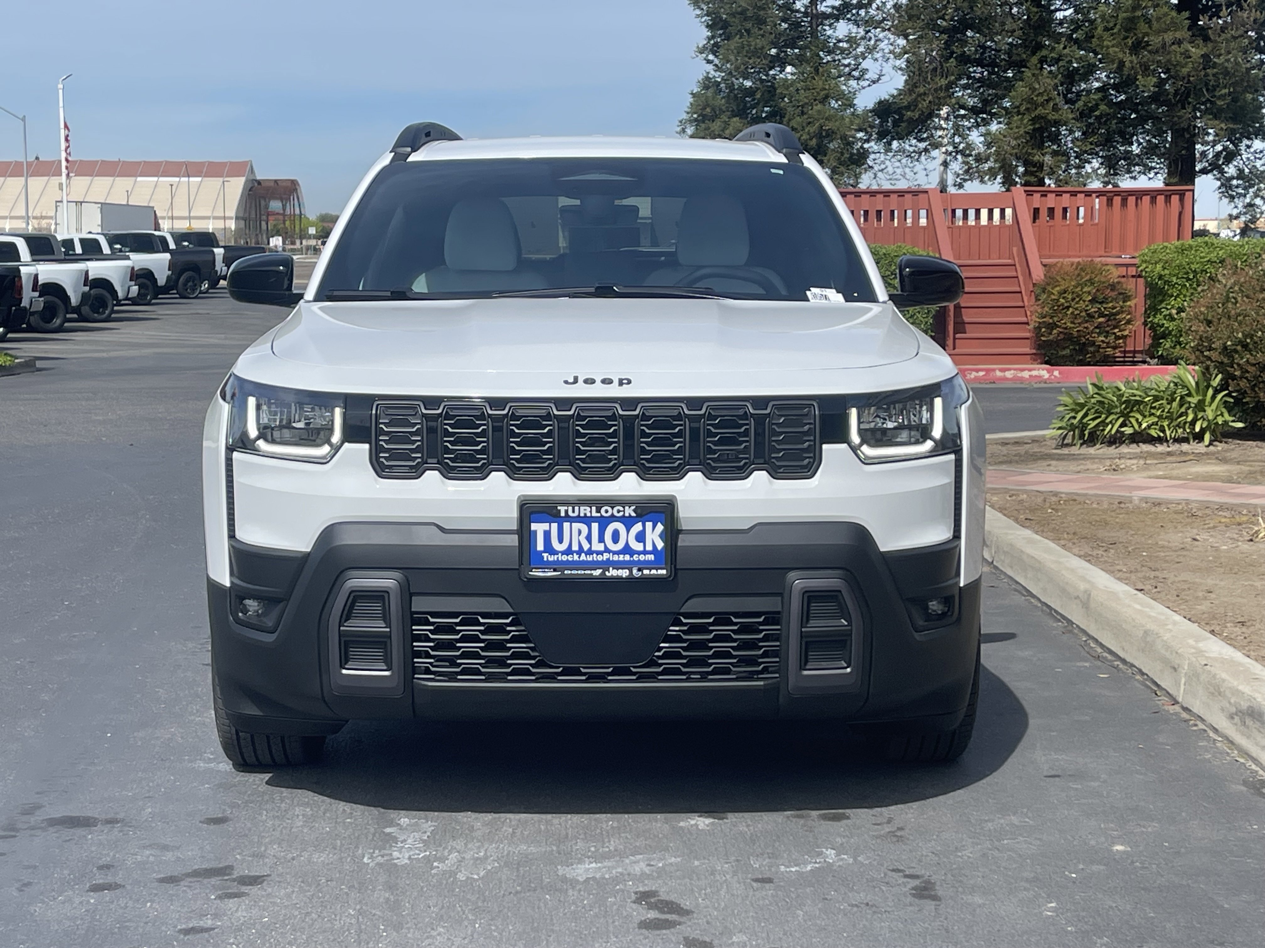 New 2026 Bright White Clear-Coat Exterior Paint Jeep Laredo image 3