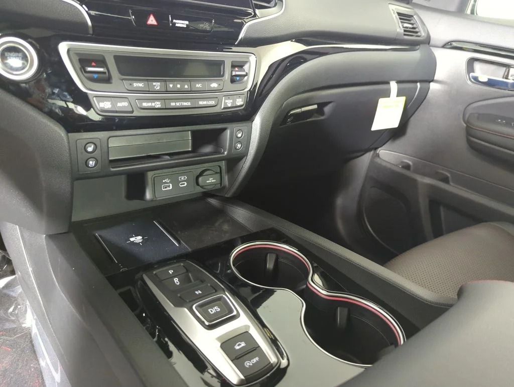 New 2026 Platinum White Pearl Honda Black Edition image 21
