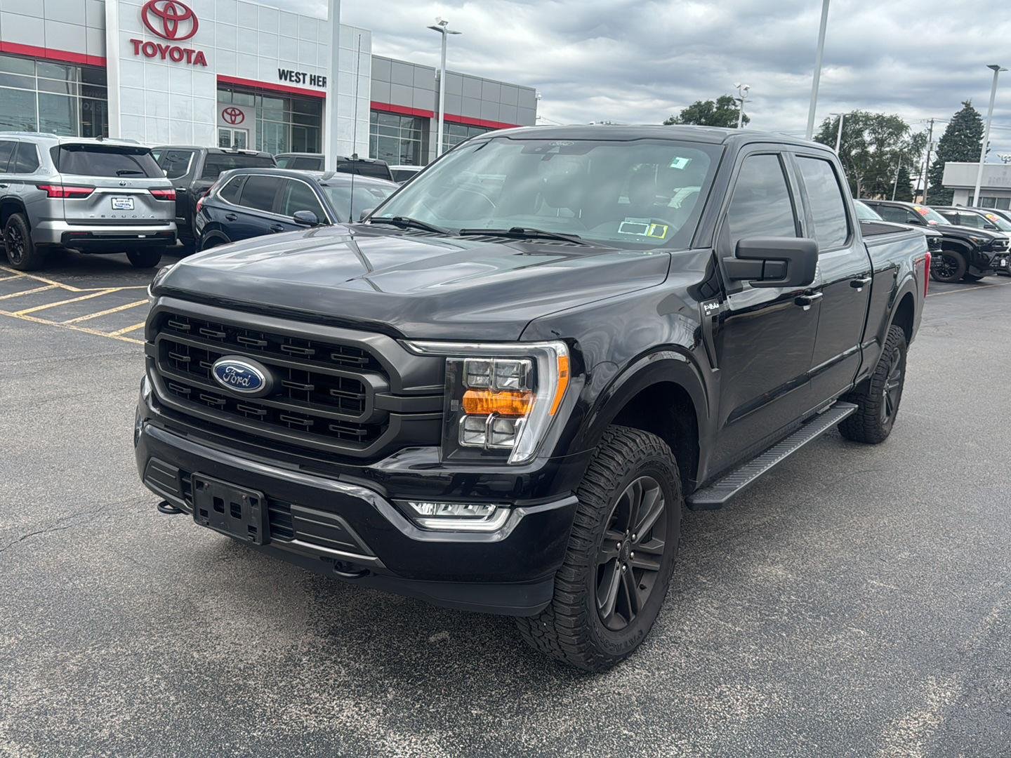 Used 2021 Agate Black Ford XLT image 3