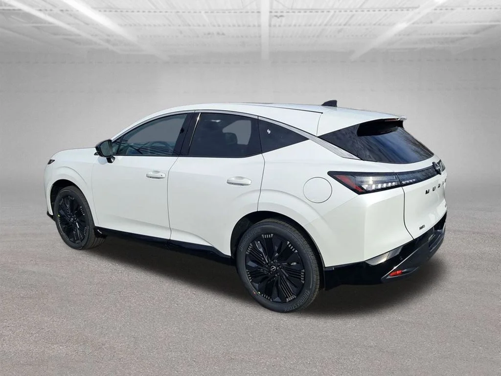 New 2026 White Nissan Platinum image 3