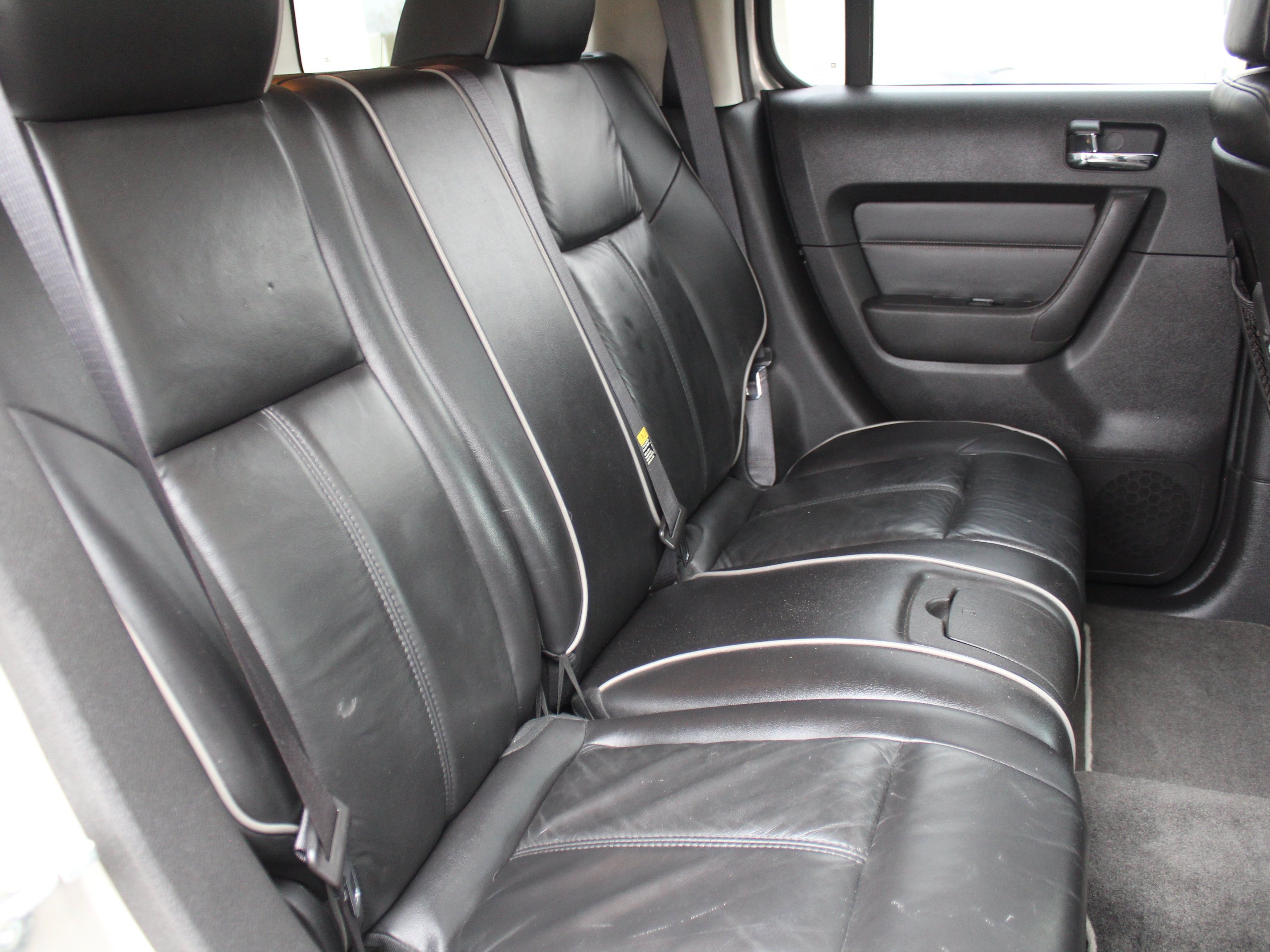 Used 2007 Boulder Gray Metallic HUMMER SUV image 25