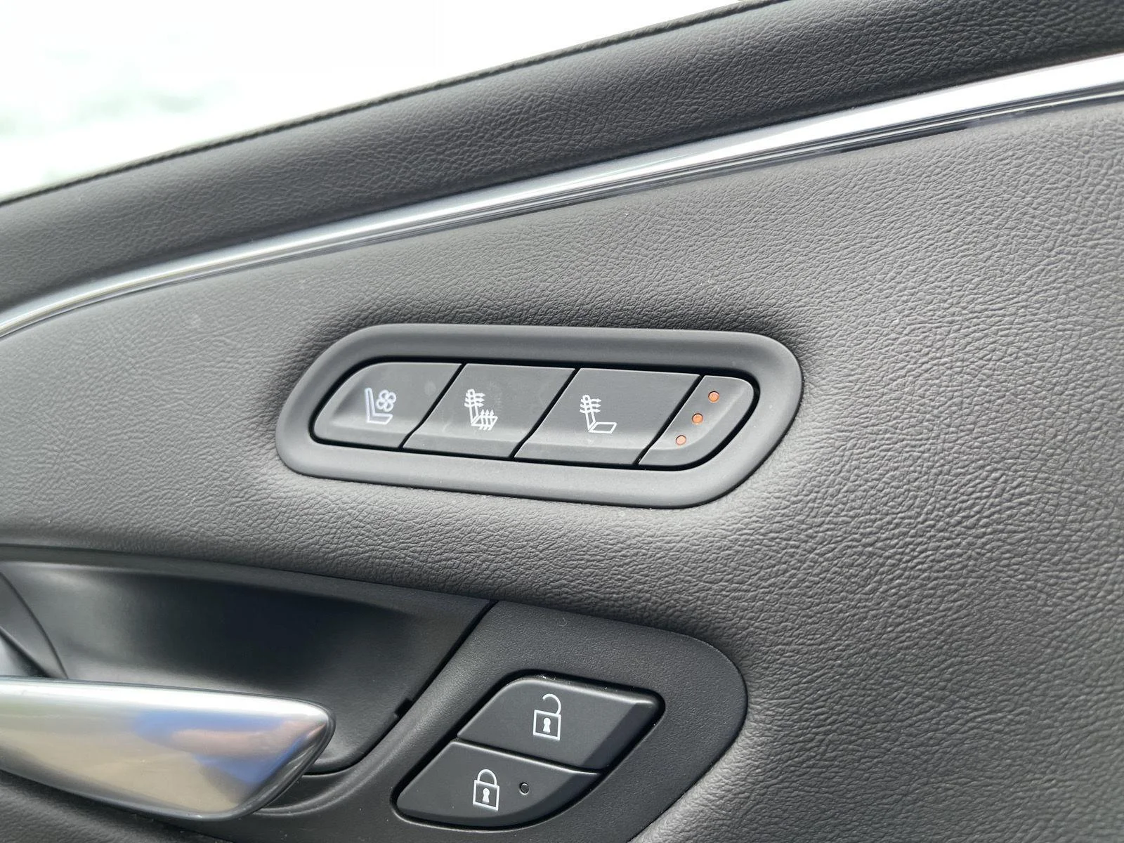2024 Cadillac Escalade Premium Luxury - Photo 18