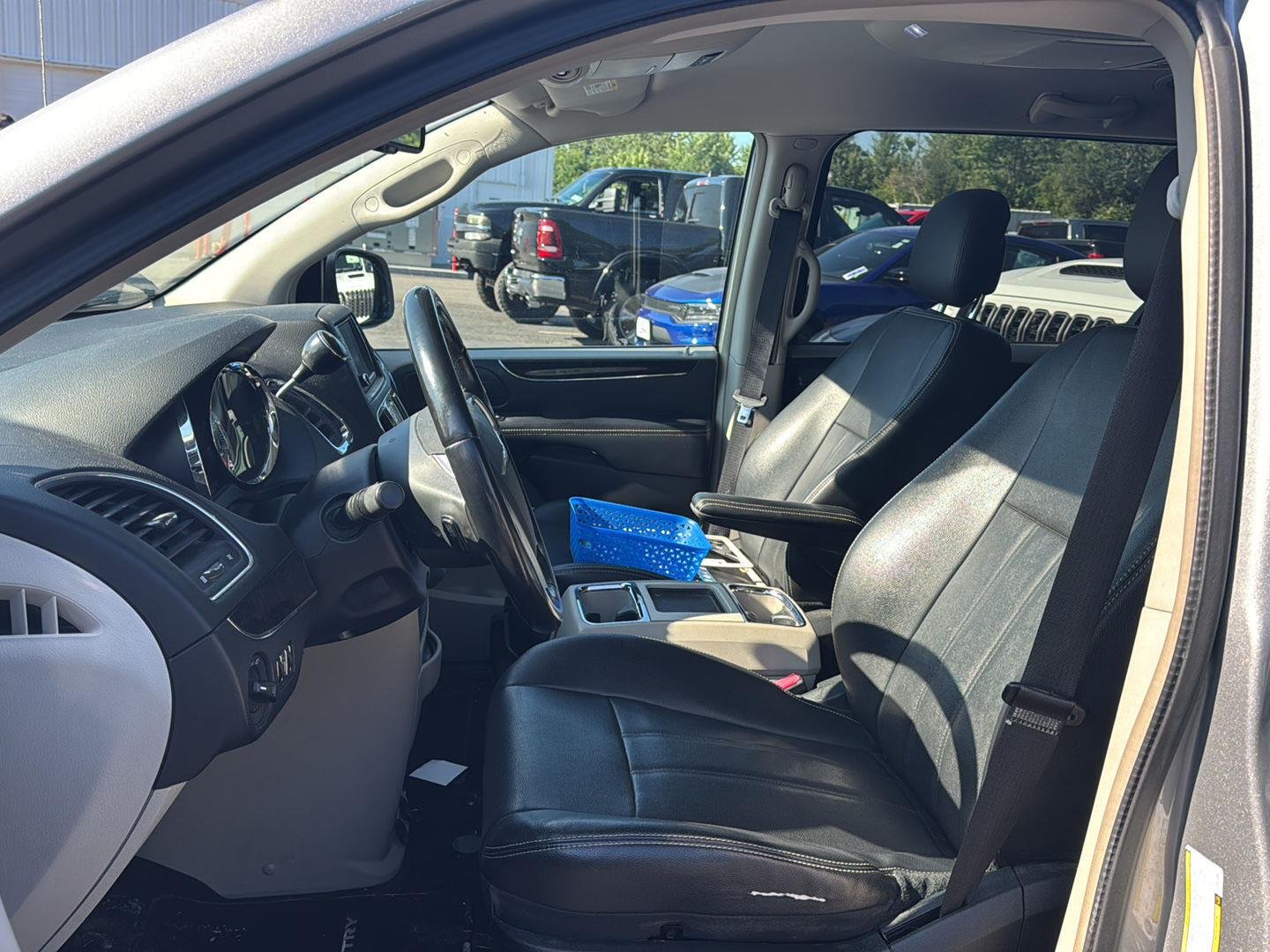 Used 2013 Billet Silver Metallic Chrysler Touring image 7