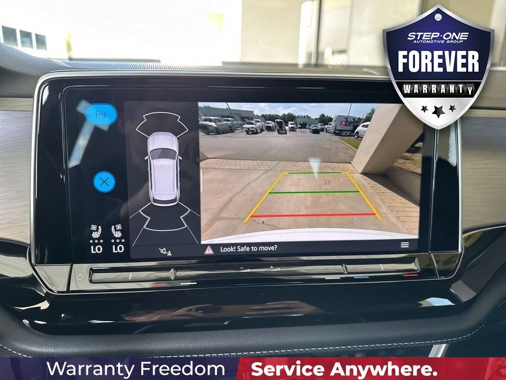 Used 2025  Volkswagen 2.0T SE w/Technology image 27