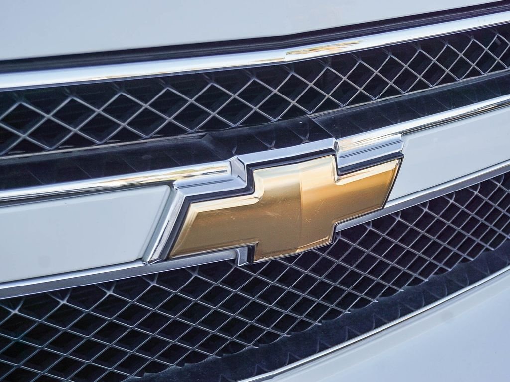 Used 2007 White Chevrolet LT image 11