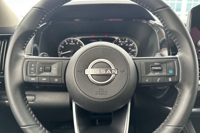Used 2025 White Nissan SV image 22