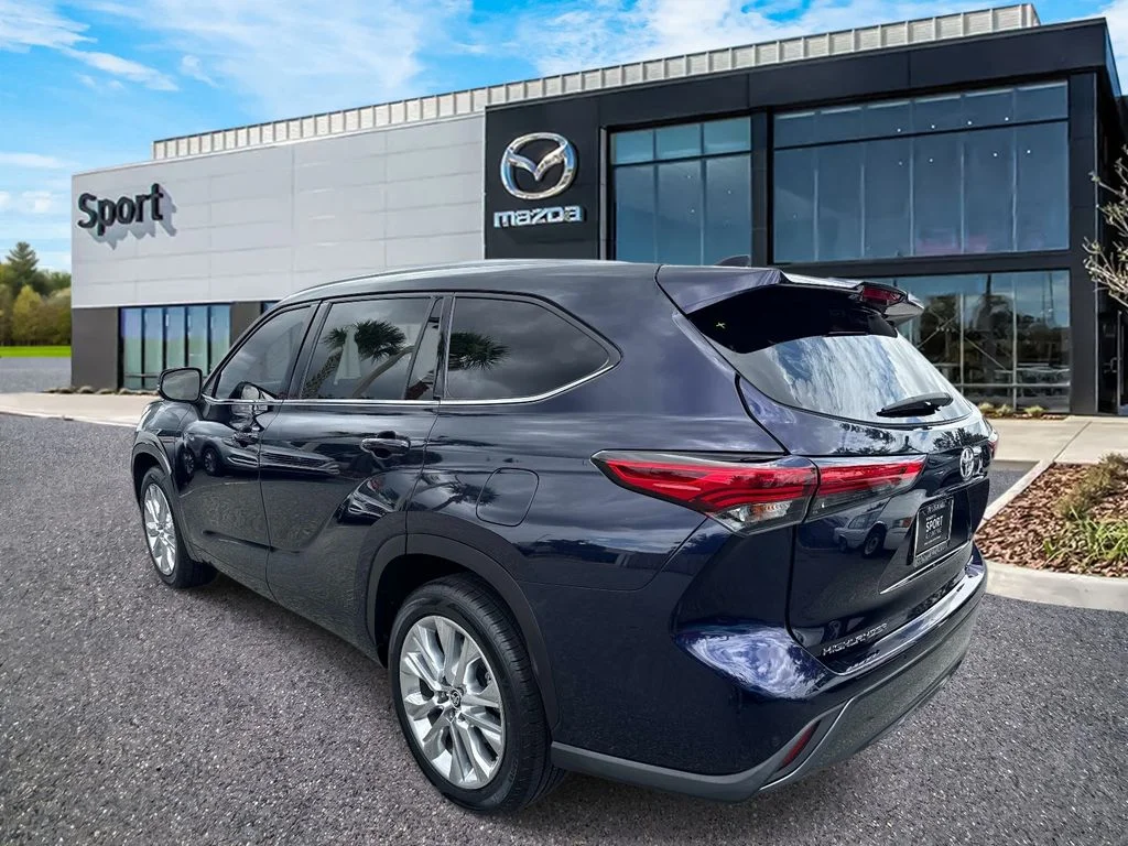 Used 2022  Toyota Limited image 12