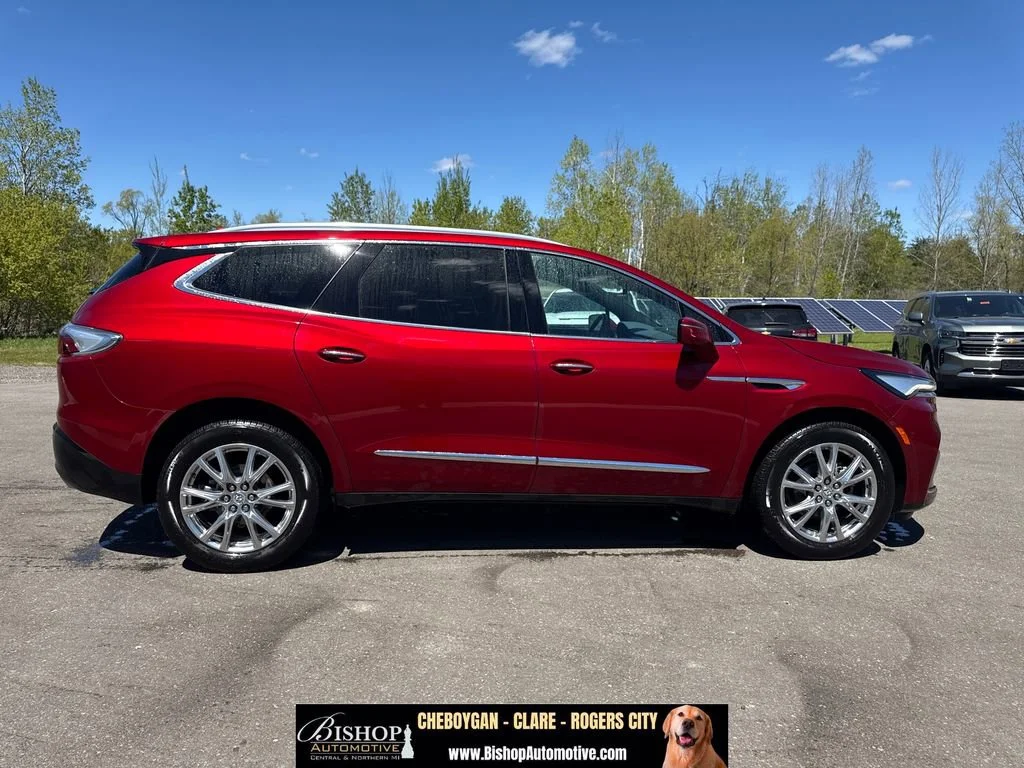 2023 Buick Enclave Essence image 16