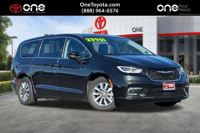 2023 Chrysler Pacifica Hybrid Touring L Hybrid's photo