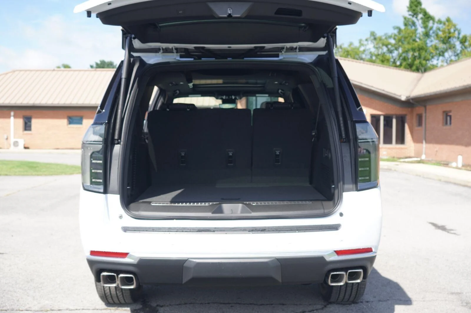 2026 Chevrolet Suburban High Country - Photo 5