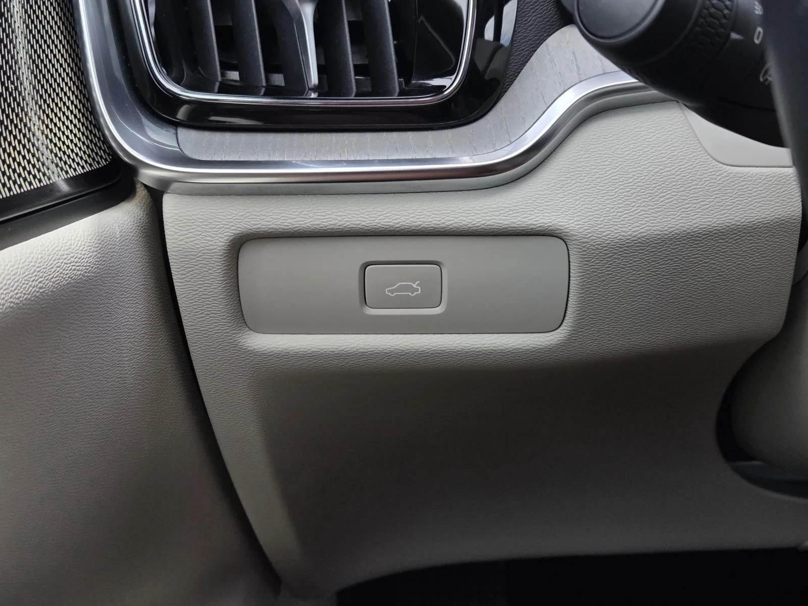 Used 2024 Denim Blue Metallic Volvo Plus Dark Theme image 22