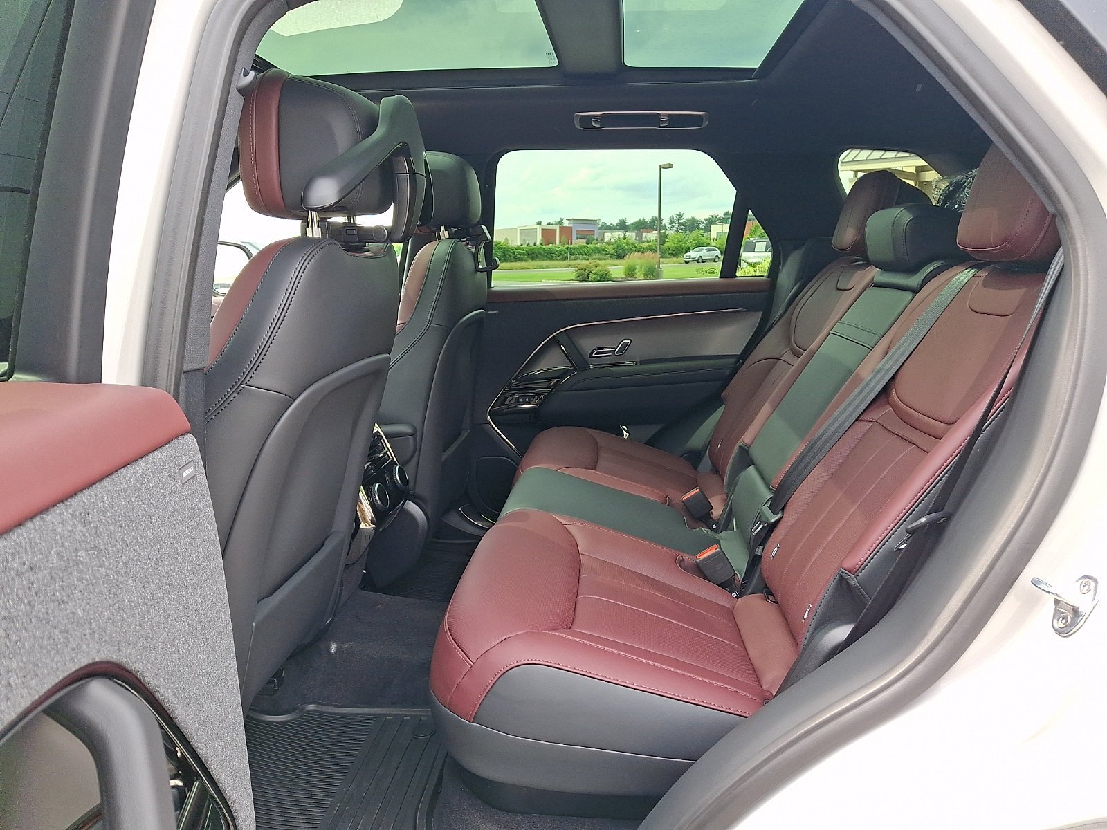 New 2026 Borasco Grey LAND ROVER Dynamic SE image 7
