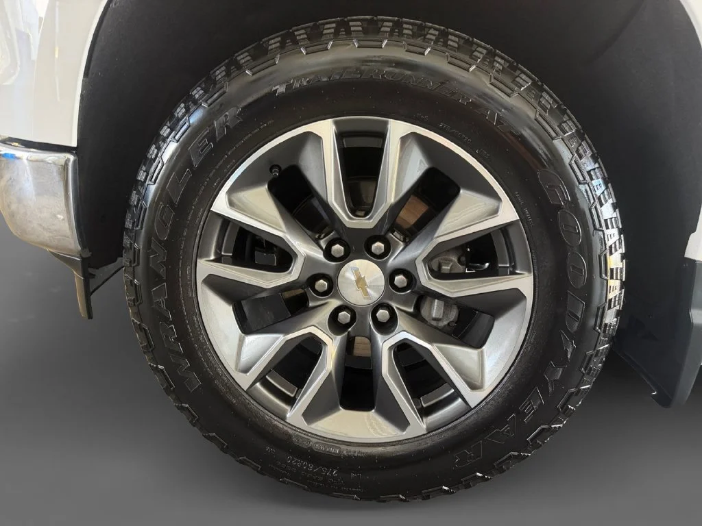 Used 2024 Summit White Chevrolet LT (2FL) image 14