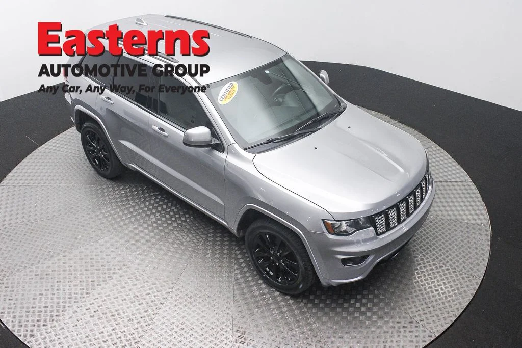 Used 2017 Silver Jeep Altitude image 3
