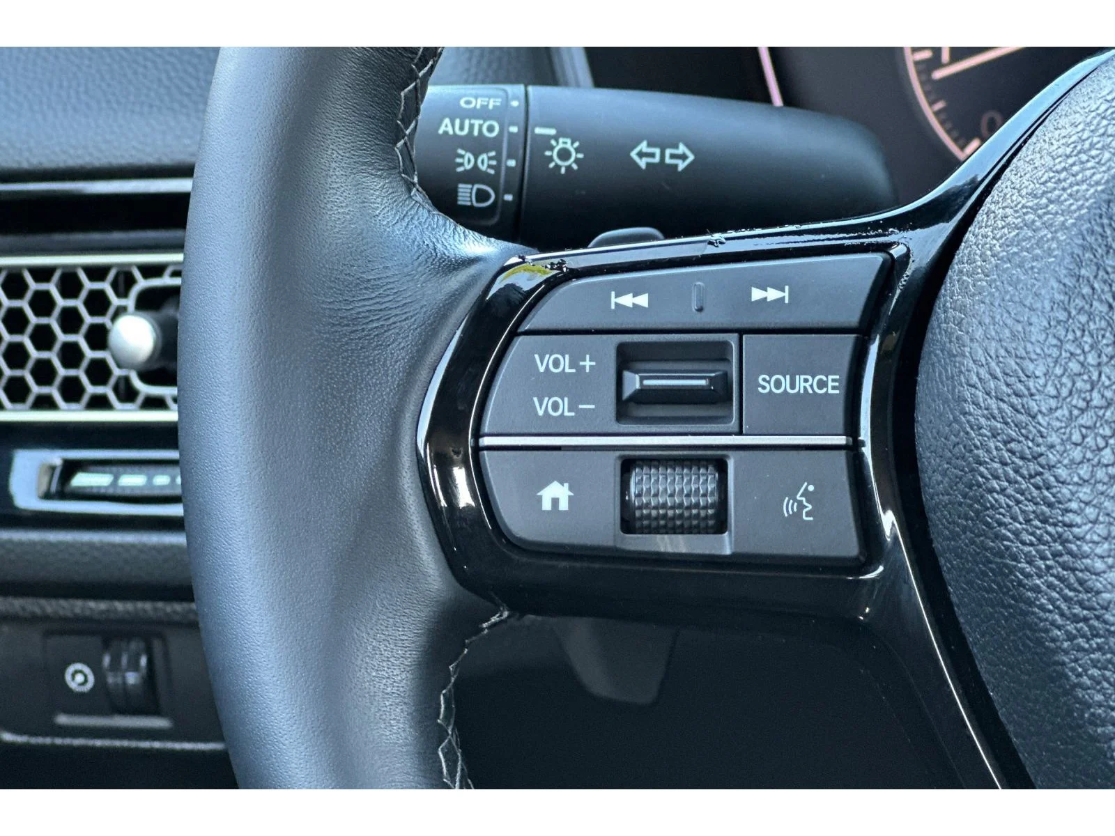 Used 2025 Platinum White Pearl Honda Sport image 34