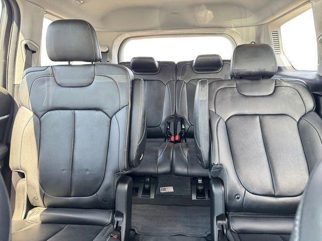 Used 2022 Diamond Black Crystal Pearlcoat Jeep Limited image 12