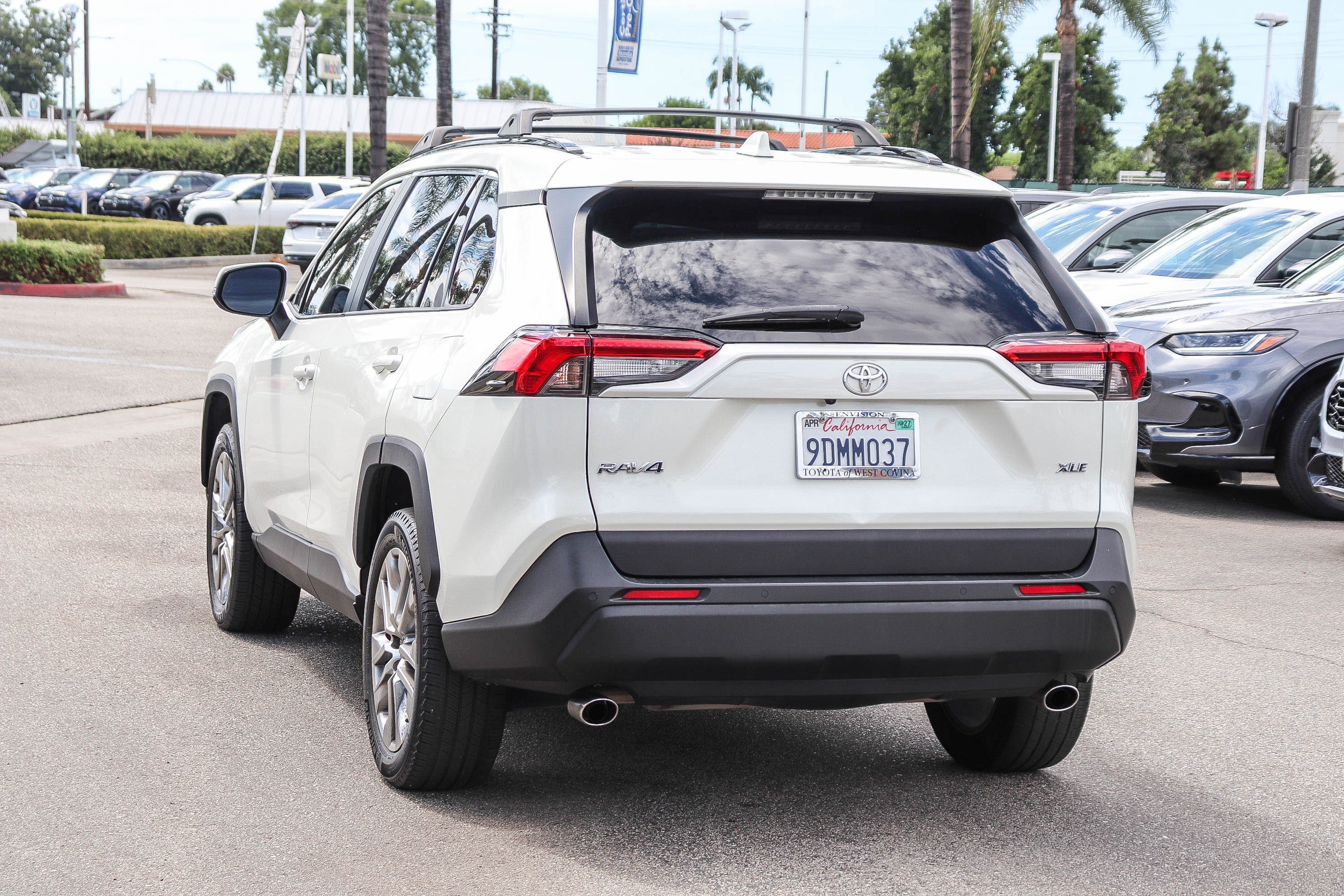 Used 2022 Blizzard Pearl Toyota XLE Premium image 13