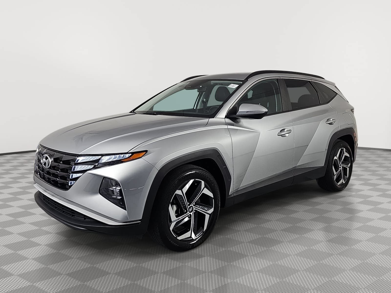 Used 2023 Silver Hyundai SEL image 4