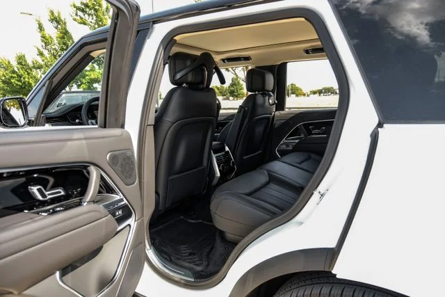New 2026 Fuji White Land Rover SE image 48