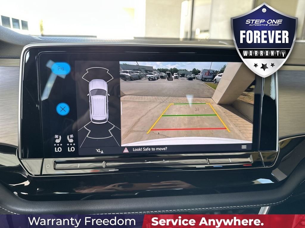 Used 2025  Volkswagen 2.0T SE w/Technology image 27
