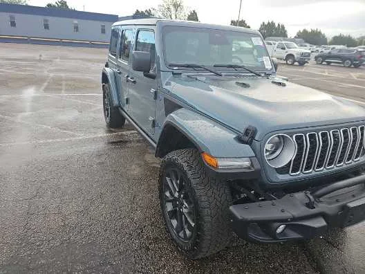 Used 2025 Anvil Clearcoat Jeep Backcountry image 3