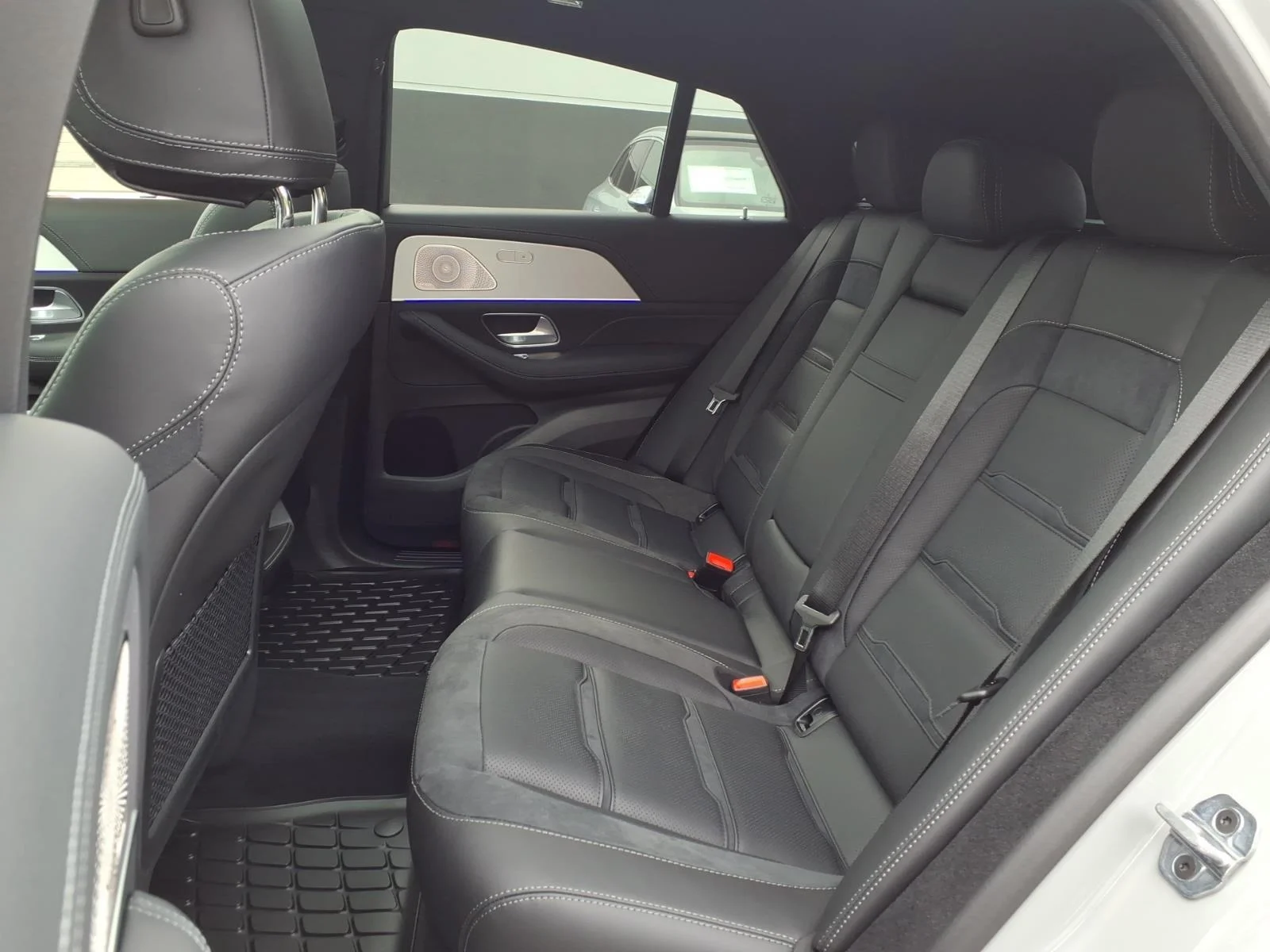 New 2026 MANUFAKTUR Alpine Grey Mercedes-Benz AMG® GLE 53 image 17