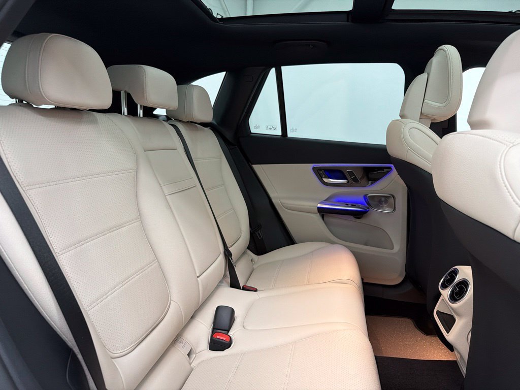 New 2027 Polar White Mercedes-Benz GLC 300 image 106
