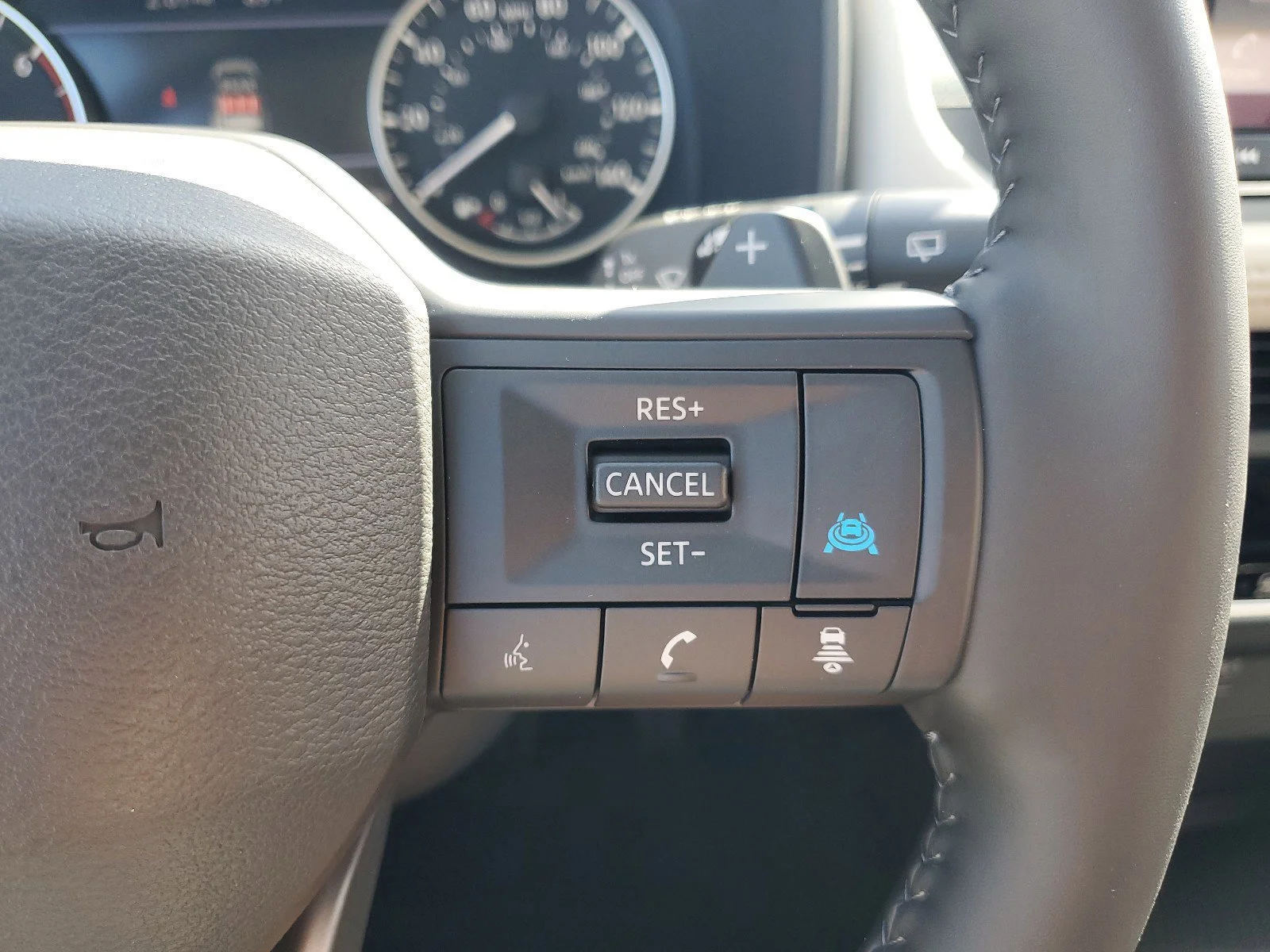 2025 Nissan Rogue SV - Photo 14