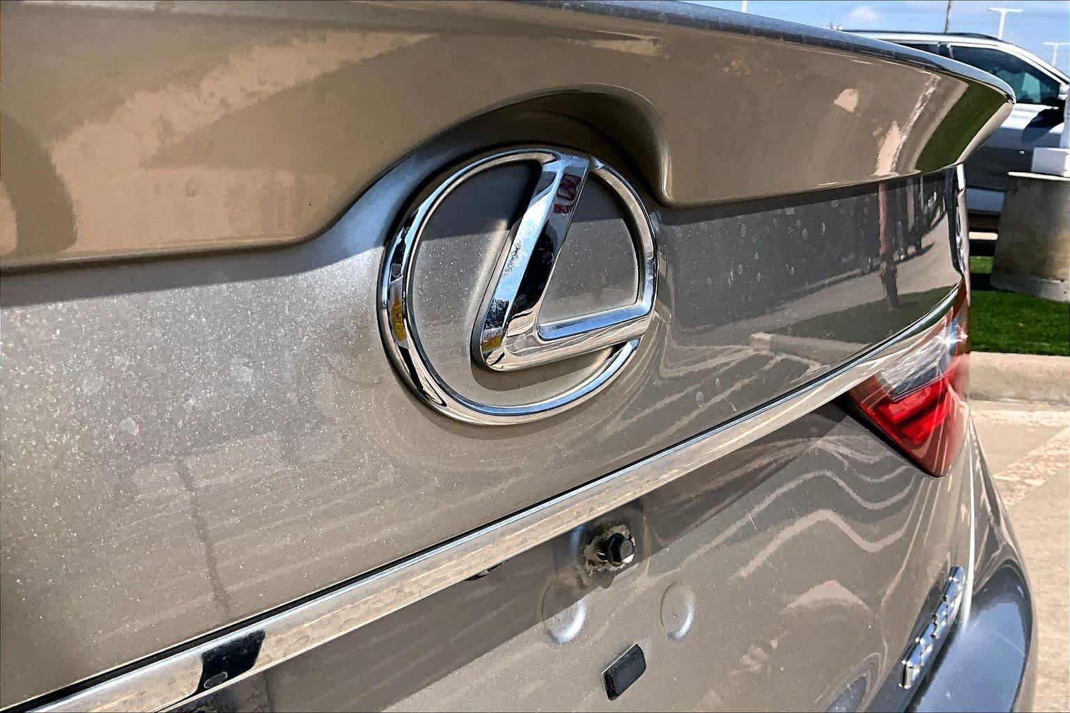 Used 2015 Atomic Silver Lexus  image 31