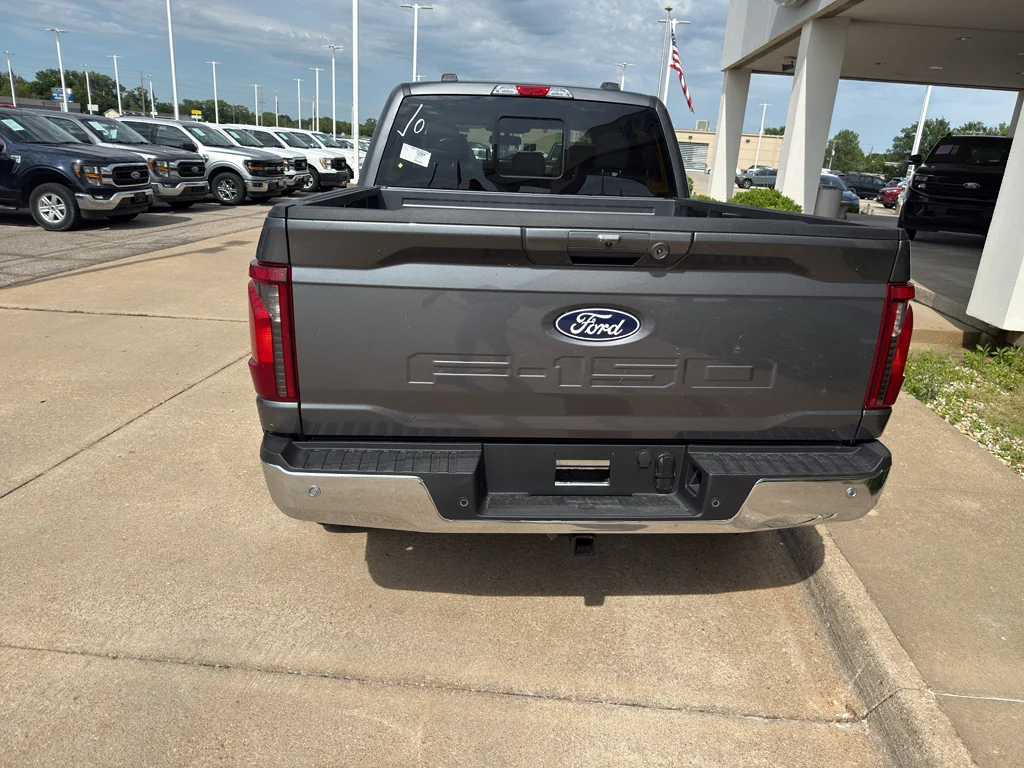New 2026 Carbonized Gray Metallic Ford XLT image 8