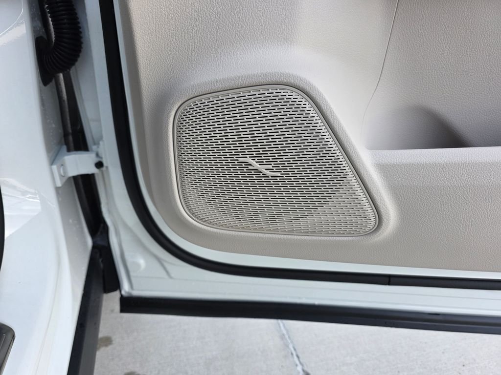 New 2026 Polar White Mercedes-Benz GLA 250 image 19