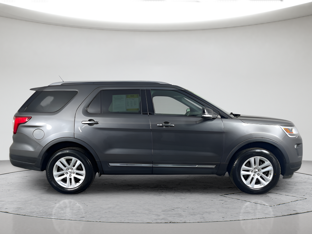 Used 2018 Magnetic Metallic Ford XLT image 4