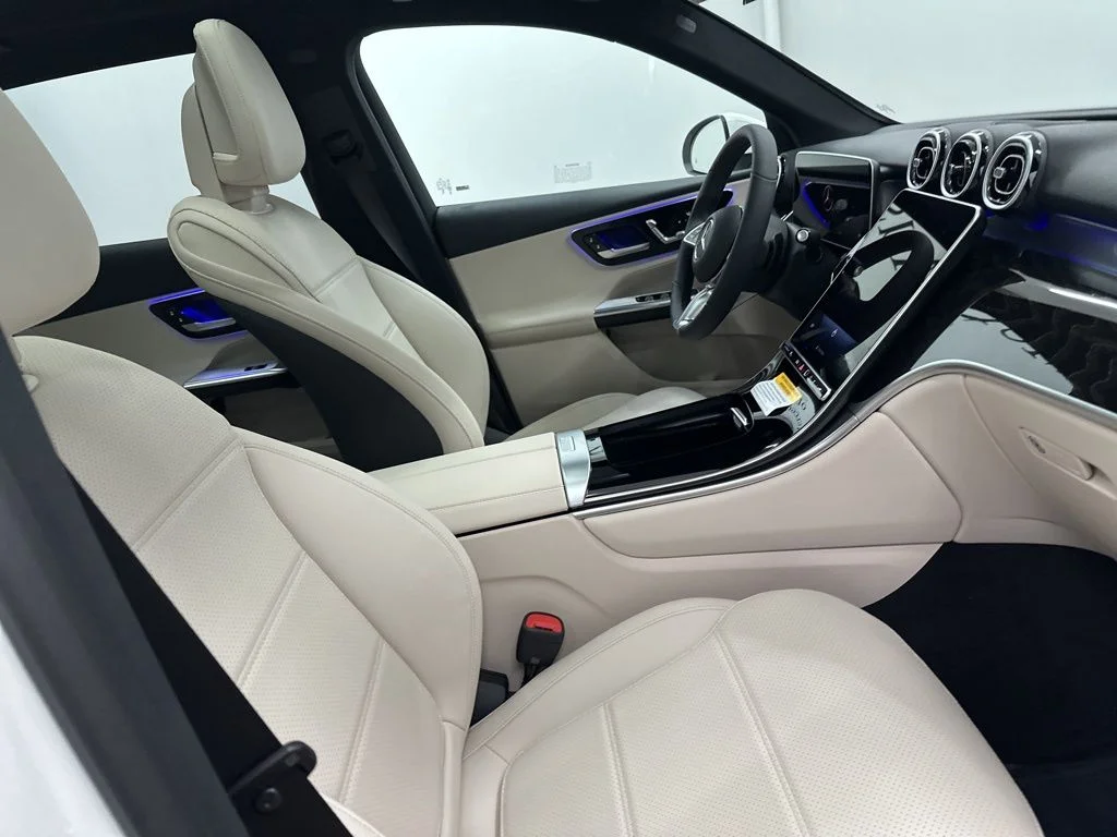 Used 2026 White Mercedes-Benz GLC 300 image 26