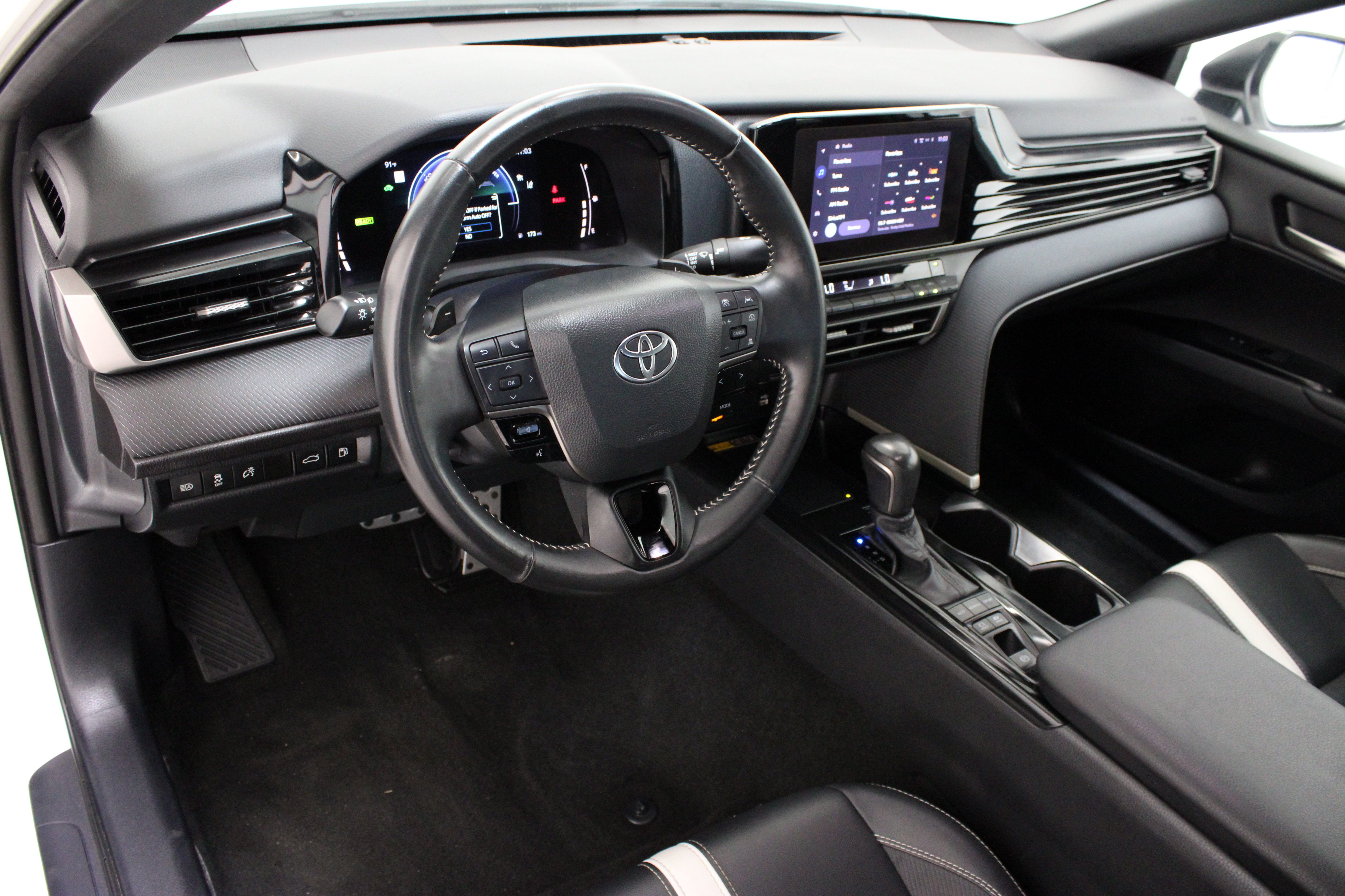 Used 2025 White Toyota SE image 13